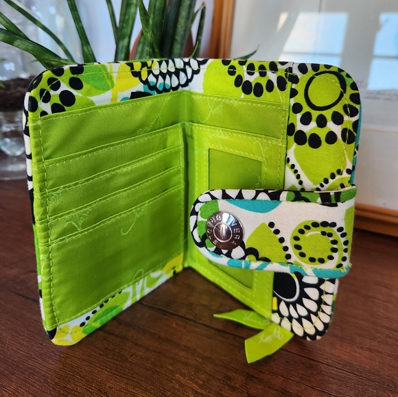 Vera Bradley Lime's Up Card/ ID Holder - Picture 3 of 6
